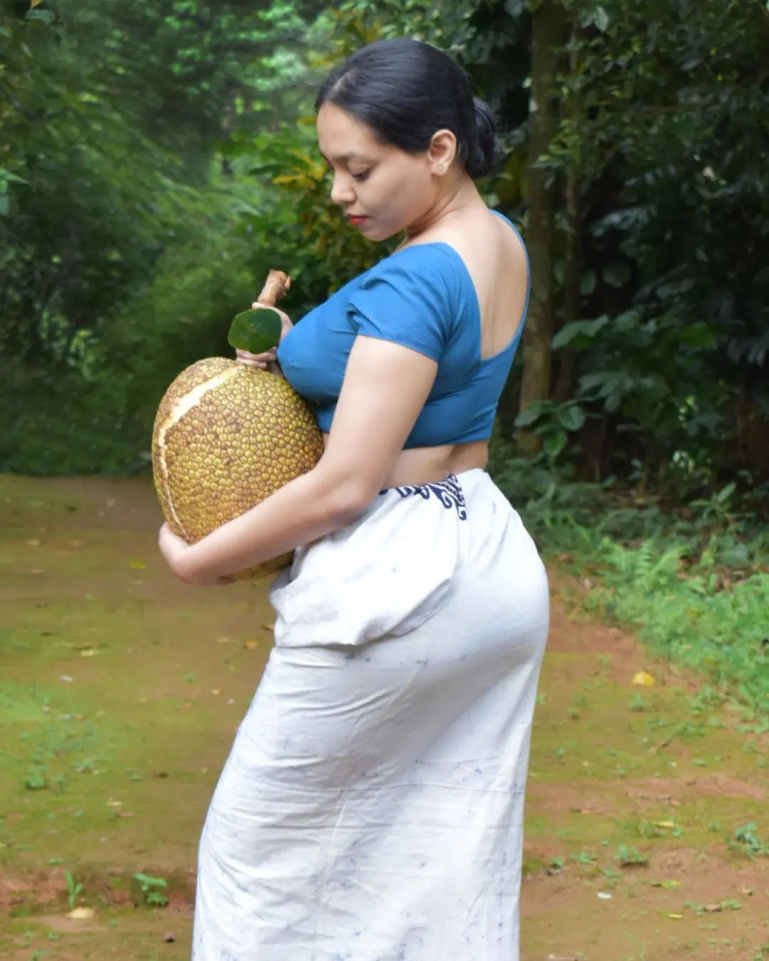 PHOTOS : அச்சச்சோ.. புடவை எங்கம்மா! ஹார்ட் பீட்டை எகிற வைக்கும் இலங்கை மாடல் அழகியின் கலக்கல் போட்டோஸ் இதோ..