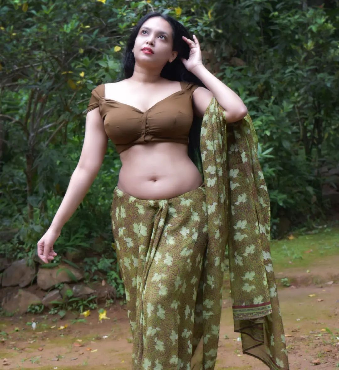 PHOTOS : அச்சச்சோ.. புடவை எங்கம்மா! ஹார்ட் பீட்டை எகிற வைக்கும் இலங்கை மாடல் அழகியின் கலக்கல் போட்டோஸ் இதோ..