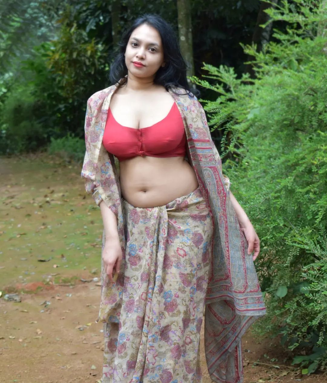 PHOTOS : அச்சச்சோ.. புடவை எங்கம்மா! ஹார்ட் பீட்டை எகிற வைக்கும் இலங்கை மாடல் அழகியின் கலக்கல் போட்டோஸ் இதோ..