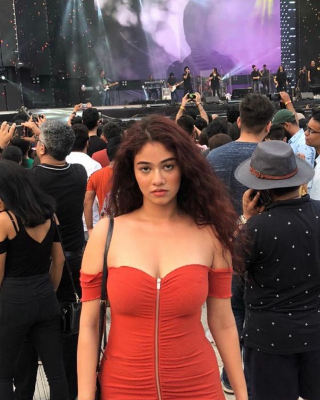 PHOTOS : ப்பா.. சொக்கவைக்கும் அழகில் ரசிகர்களை ஈர்க்கும் ஷாம்பவி  குப்தா.. கலக்கலான நச் க்ளிக்ஸ் இதோ!