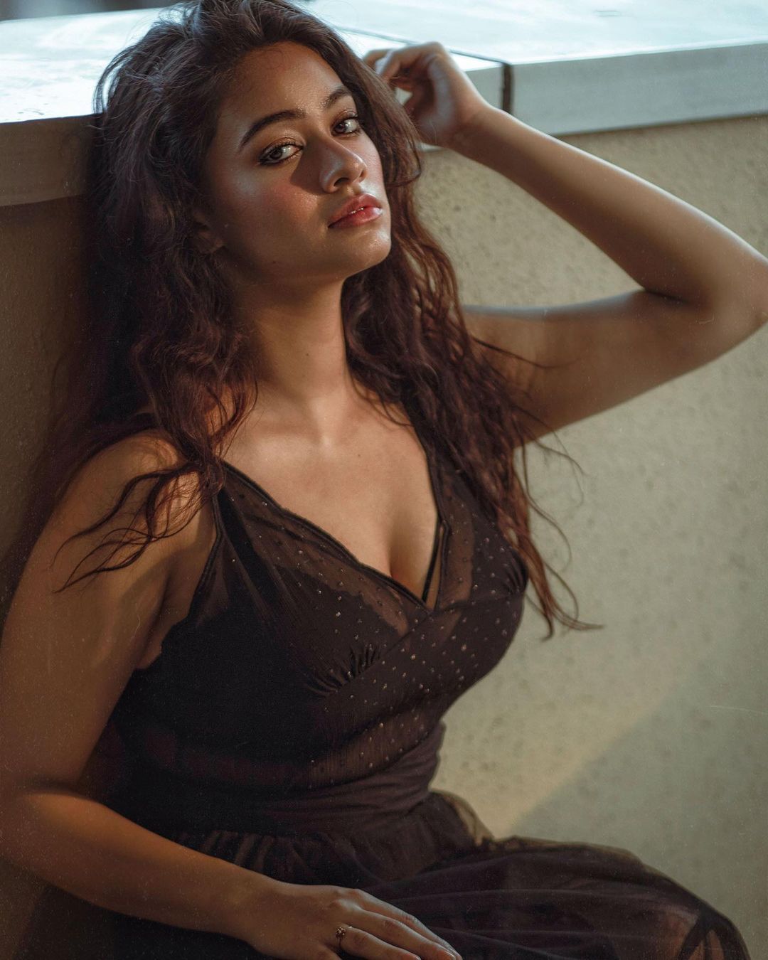 PHOTOS : ப்பா.. சொக்கவைக்கும் அழகில் ரசிகர்களை ஈர்க்கும் ஷாம்பவி  குப்தா.. கலக்கலான நச் க்ளிக்ஸ் இதோ!