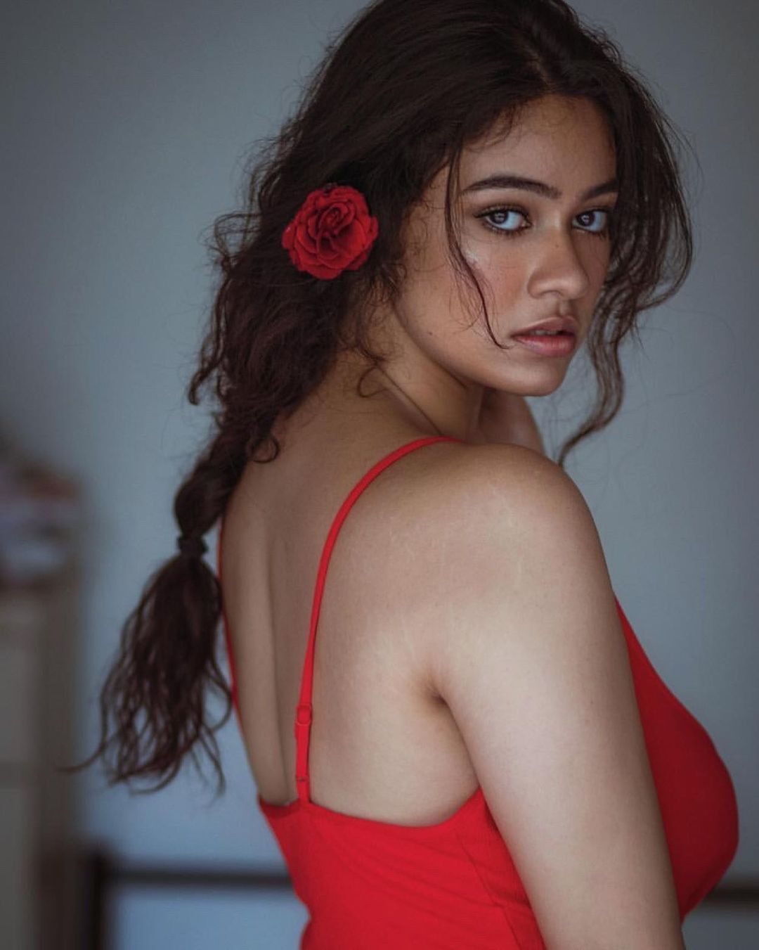 PHOTOS : ப்பா.. சொக்கவைக்கும் அழகில் ரசிகர்களை ஈர்க்கும் ஷாம்பவி  குப்தா.. கலக்கலான நச் க்ளிக்ஸ் இதோ!