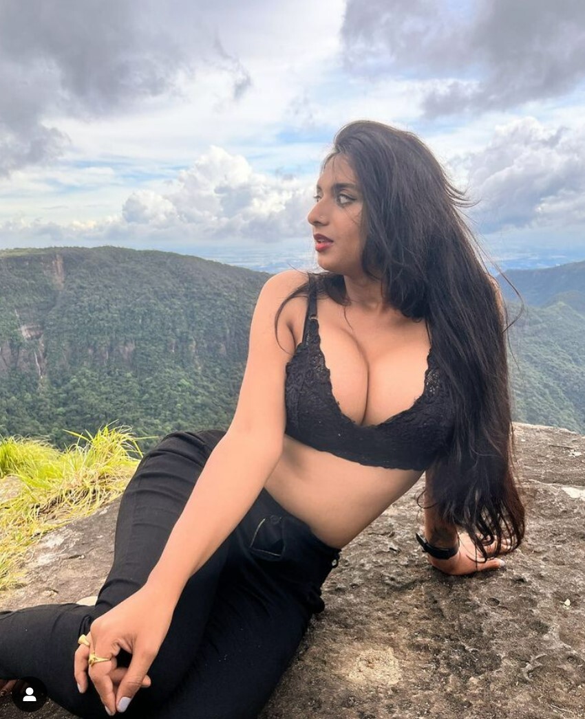 PHOTOS : யப்பா.. மாடல் அழகியா இவங்க? பிகினியில் தெறிக்கவிடும் போஸ்.. மாடல் சன்னடி மித்ராவின் கலக்கல் போட்டோஸ் இதோ.. 