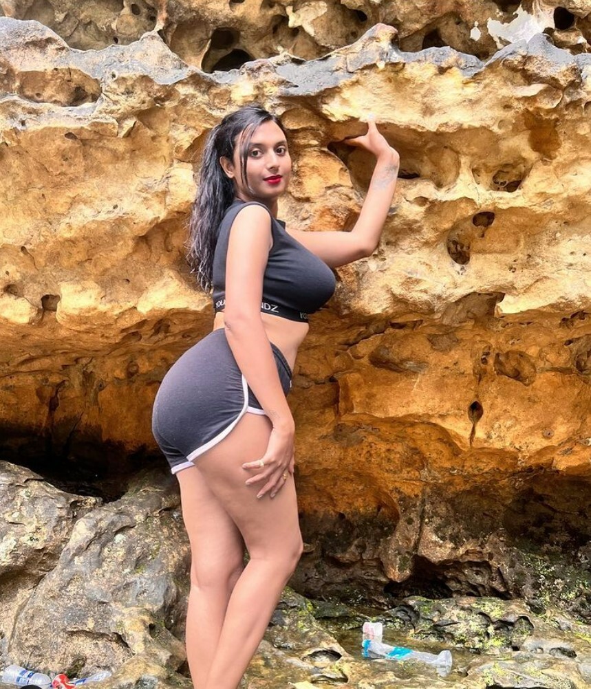 PHOTOS : யப்பா.. மாடல் அழகியா இவங்க? பிகினியில் தெறிக்கவிடும் போஸ்.. மாடல் சன்னடி மித்ராவின் கலக்கல் போட்டோஸ் இதோ.. 