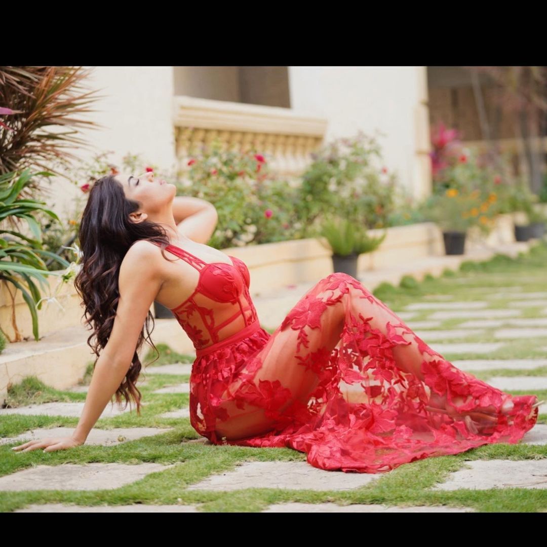 PHOTOS : கடல் தேவதையாக மாறிய ரேணு கவுசல்.. கவர்ந்திழுக்கும் நச் போட்டோஸ் இதோ!