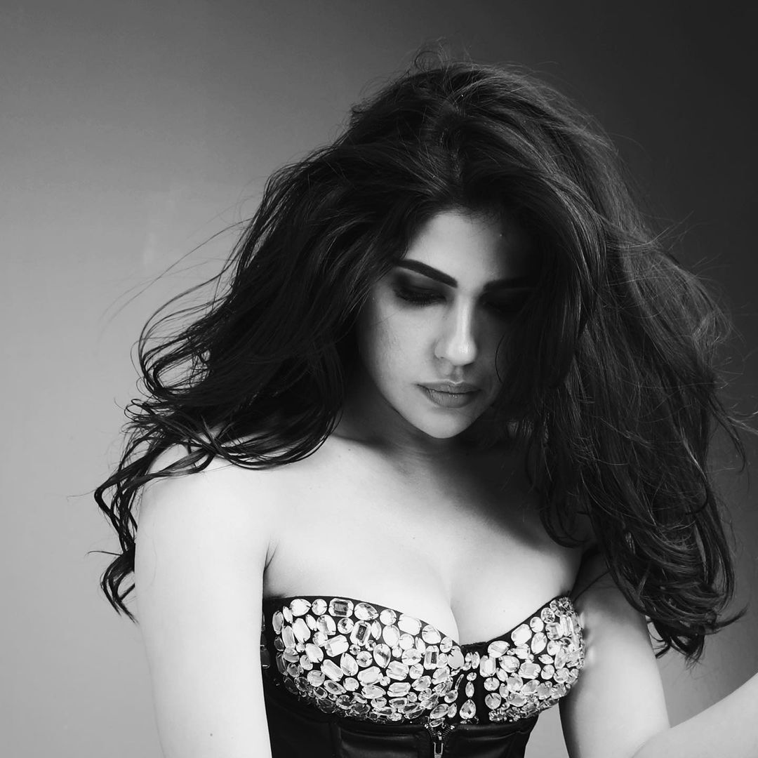 PHOTOS : கடல் தேவதையாக மாறிய ரேணு கவுசல்.. கவர்ந்திழுக்கும் நச் போட்டோஸ் இதோ!