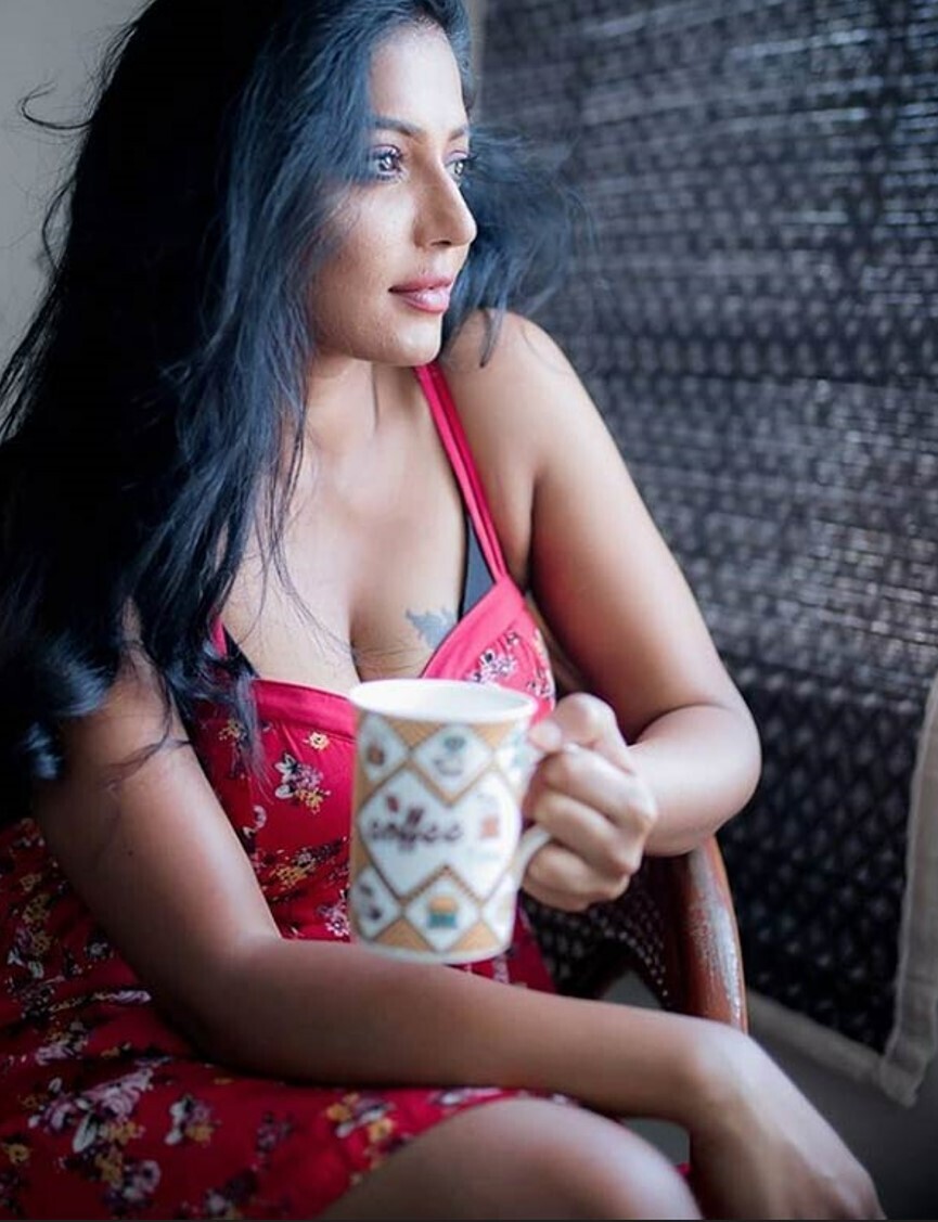 PHOTOS : ஆஹா என்ன அழகு.. சேலையில் செய்து வைத்த சிலை.. சைடு போஸில் சொக்கவைக்கும் அழகில் பாக்கியலட்சுமி சீரியல் நடிகை!  