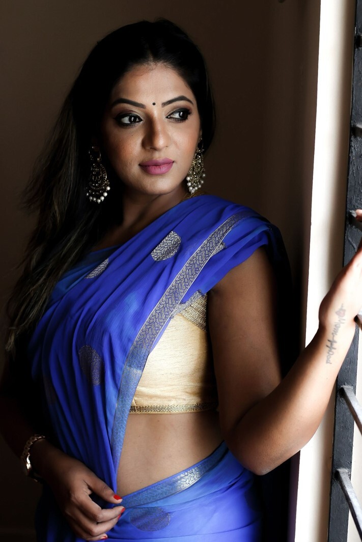 PHOTOS : ஆஹா என்ன அழகு.. சேலையில் செய்து வைத்த சிலை.. சைடு போஸில் சொக்கவைக்கும் அழகில் பாக்கியலட்சுமி சீரியல் நடிகை!  