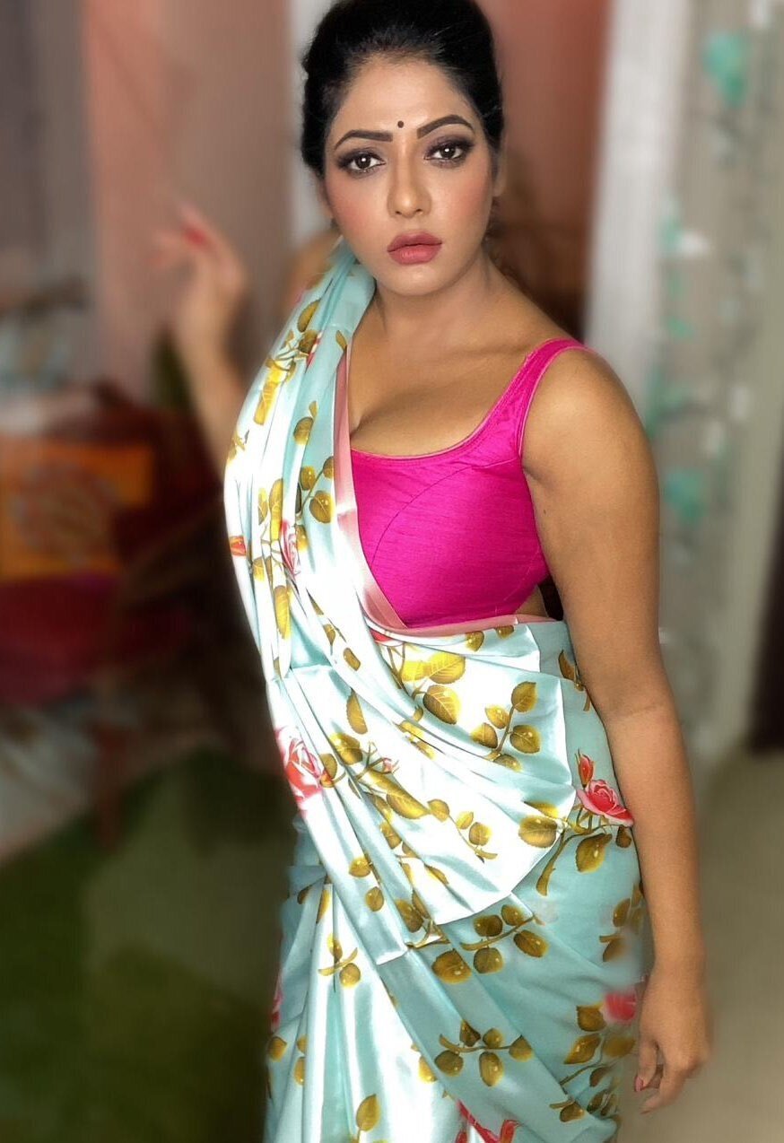 PHOTOS : ஆஹா என்ன அழகு.. சேலையில் செய்து வைத்த சிலை.. சைடு போஸில் சொக்கவைக்கும் அழகில் பாக்கியலட்சுமி சீரியல் நடிகை!  