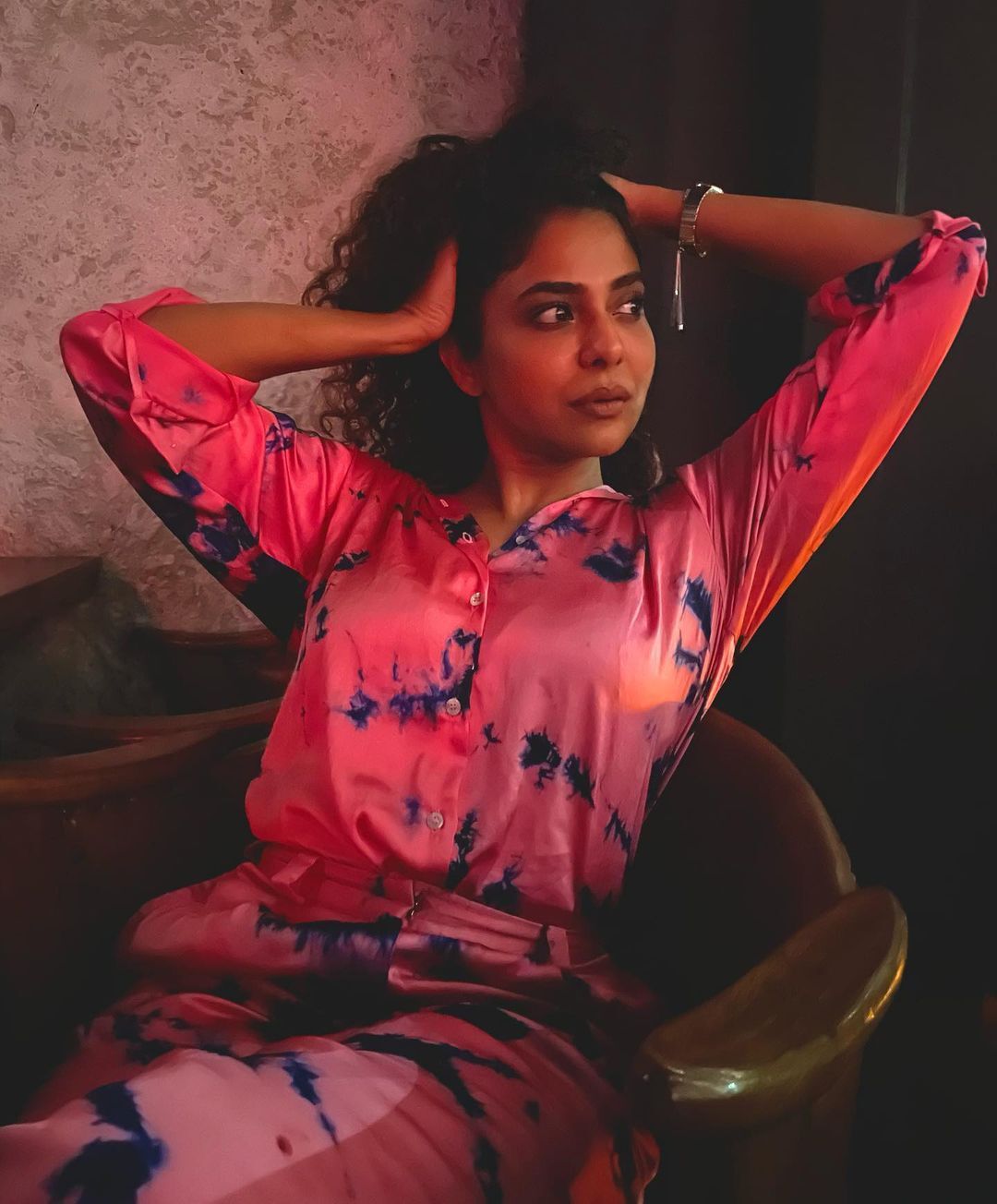 ഡെഡ്‌ലി കോമ്പിനേഷന്‍; എല്ലാവരും ഒന്ന് അങ്ങോട്ട് മാറിക്കോളി, ഇത് വേറെ ലെവലാണ്, പൂര്‍ണിമയുടെ പുതിയ ലുക്ക് വൈറല്‍