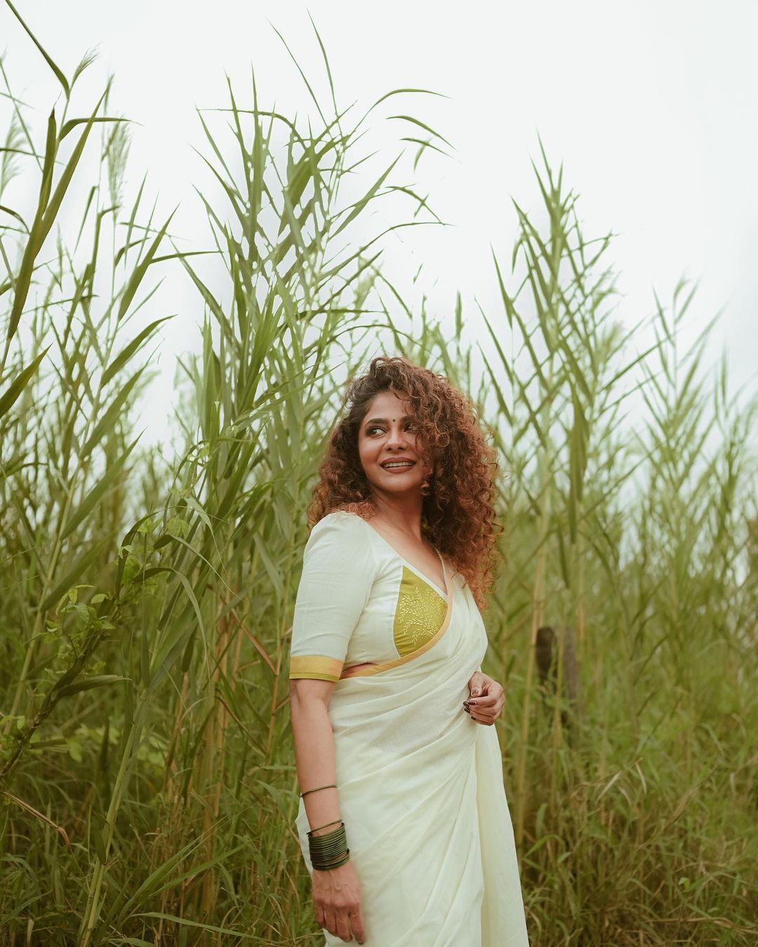 ഡെഡ്‌ലി കോമ്പിനേഷന്‍; എല്ലാവരും ഒന്ന് അങ്ങോട്ട് മാറിക്കോളി, ഇത് വേറെ ലെവലാണ്, പൂര്‍ണിമയുടെ പുതിയ ലുക്ക് വൈറല്‍