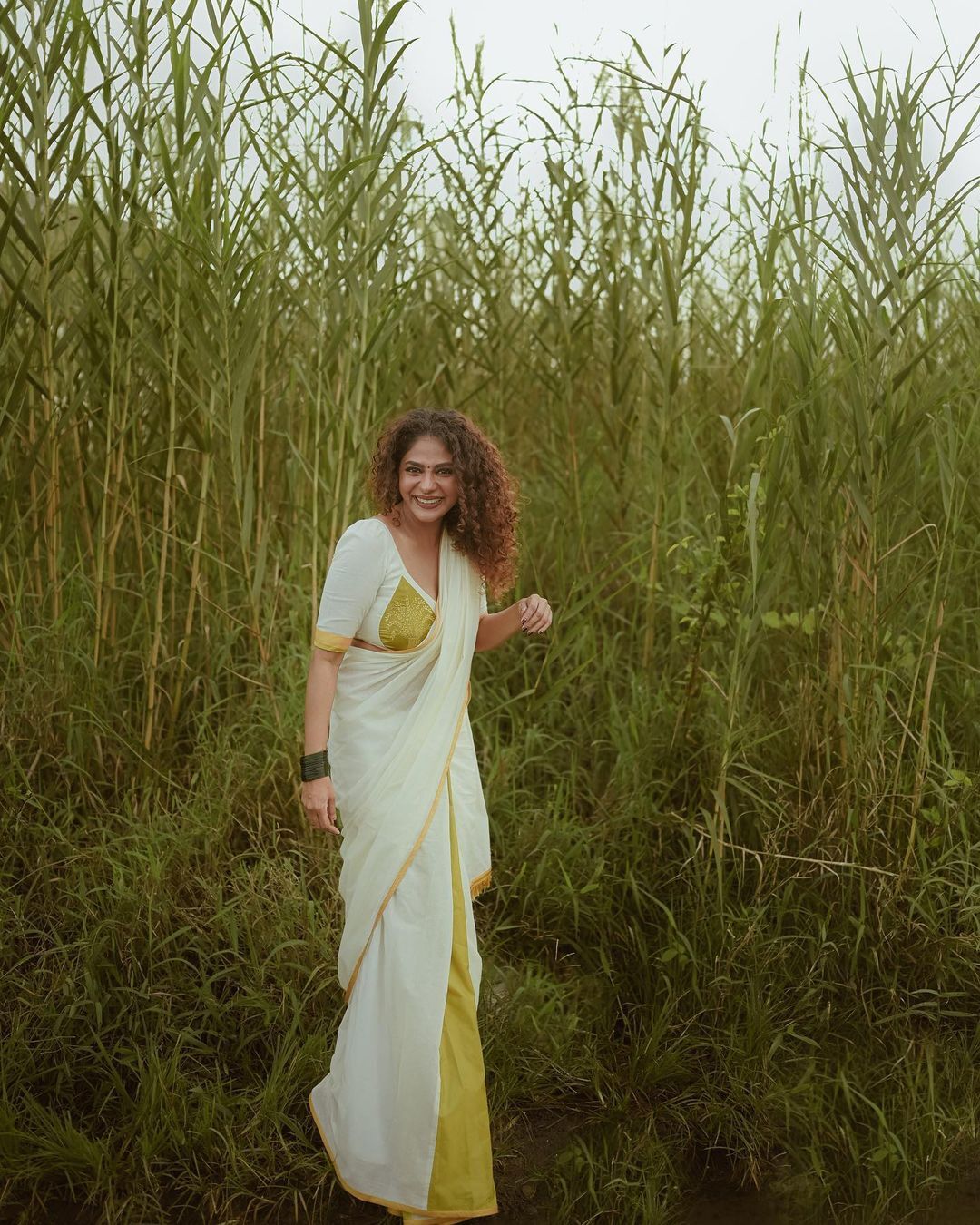 ഡെഡ്‌ലി കോമ്പിനേഷന്‍; എല്ലാവരും ഒന്ന് അങ്ങോട്ട് മാറിക്കോളി, ഇത് വേറെ ലെവലാണ്, പൂര്‍ണിമയുടെ പുതിയ ലുക്ക് വൈറല്‍