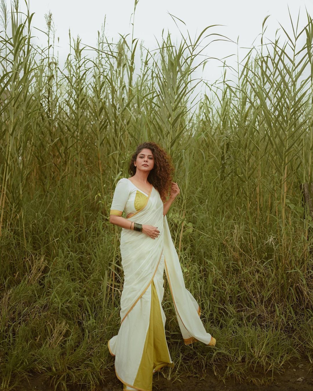 ഡെഡ്‌ലി കോമ്പിനേഷന്‍; എല്ലാവരും ഒന്ന് അങ്ങോട്ട് മാറിക്കോളി, ഇത് വേറെ ലെവലാണ്, പൂര്‍ണിമയുടെ പുതിയ ലുക്ക് വൈറല്‍