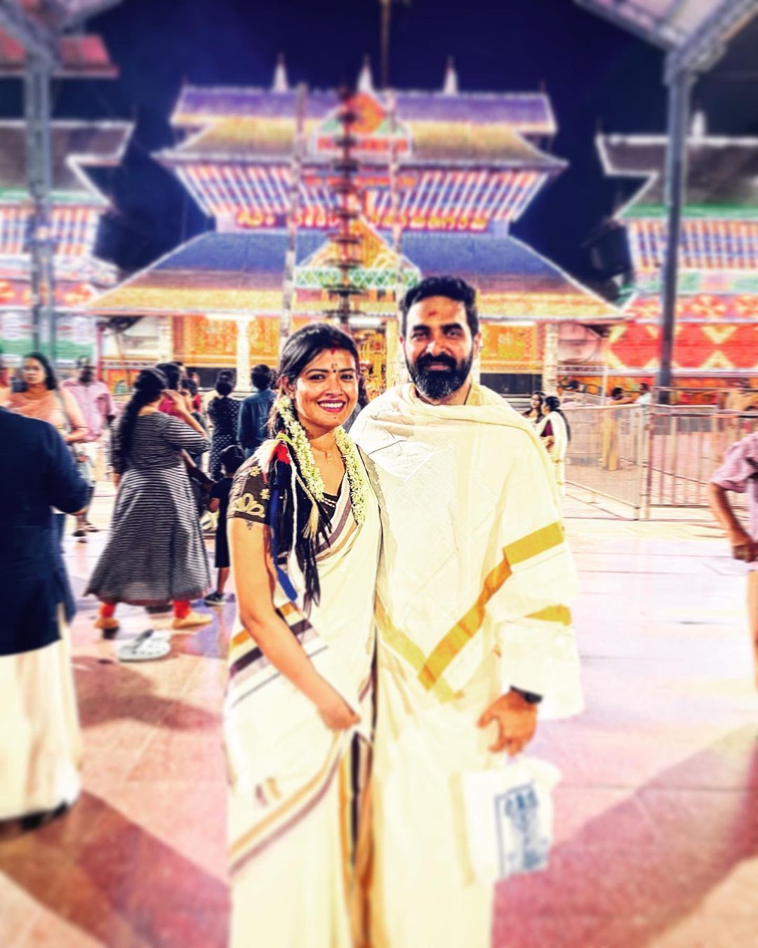 കണ്‍മണിയെ ചേര്‍ത്തുപിടിച്ച് കളര്‍ഫുള്‍ പോസുമായി ഗോപി സുന്ദര്‍; ചിത്രങ്ങള്‍ വൈറല്‍, ഈ ഓണം ഇവര്‍ കൊണ്ടുപോയെന്ന് ആരാധകര്‍