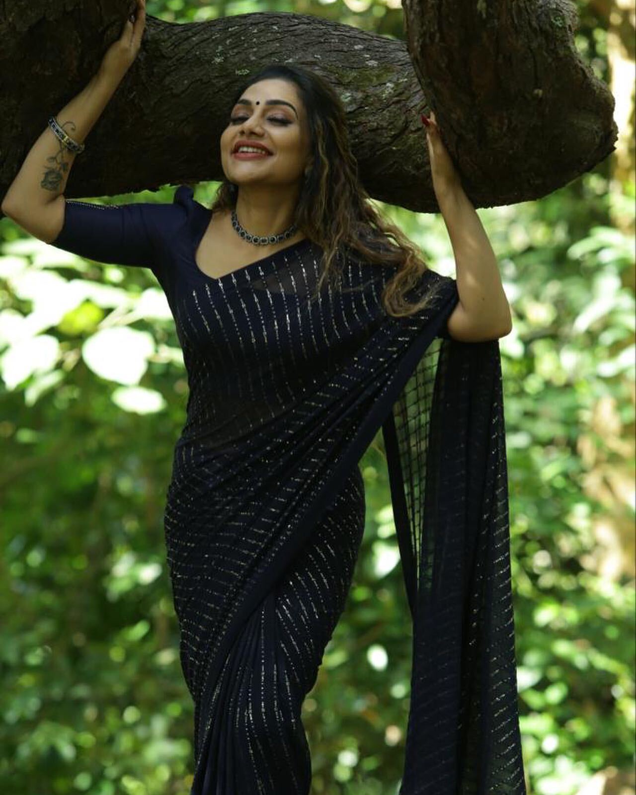 കിടുക്കാച്ചി ഫോട്ടോസുമായി റിമി...സാരിയിൽ ഇത്ര സുന്ദരിയോ എന്ന് ആരാധകർ