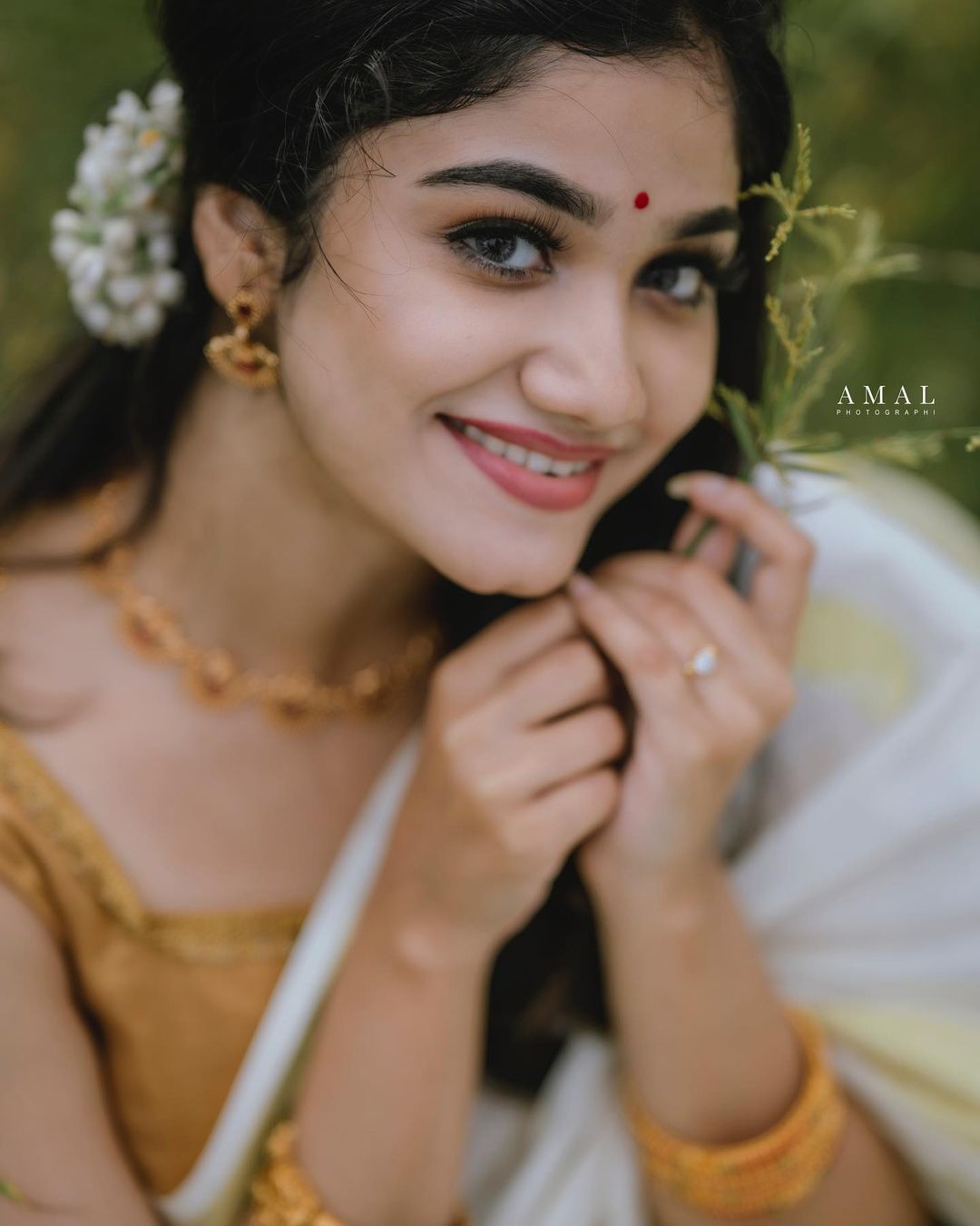 മലയാളികുട്ടിയായി ജസ്‌ന്യ; സോഷ്യൽ മീഡിയ താരത്തിന്റെ തകർപ്പൻ ലുക്കിൽ താരം