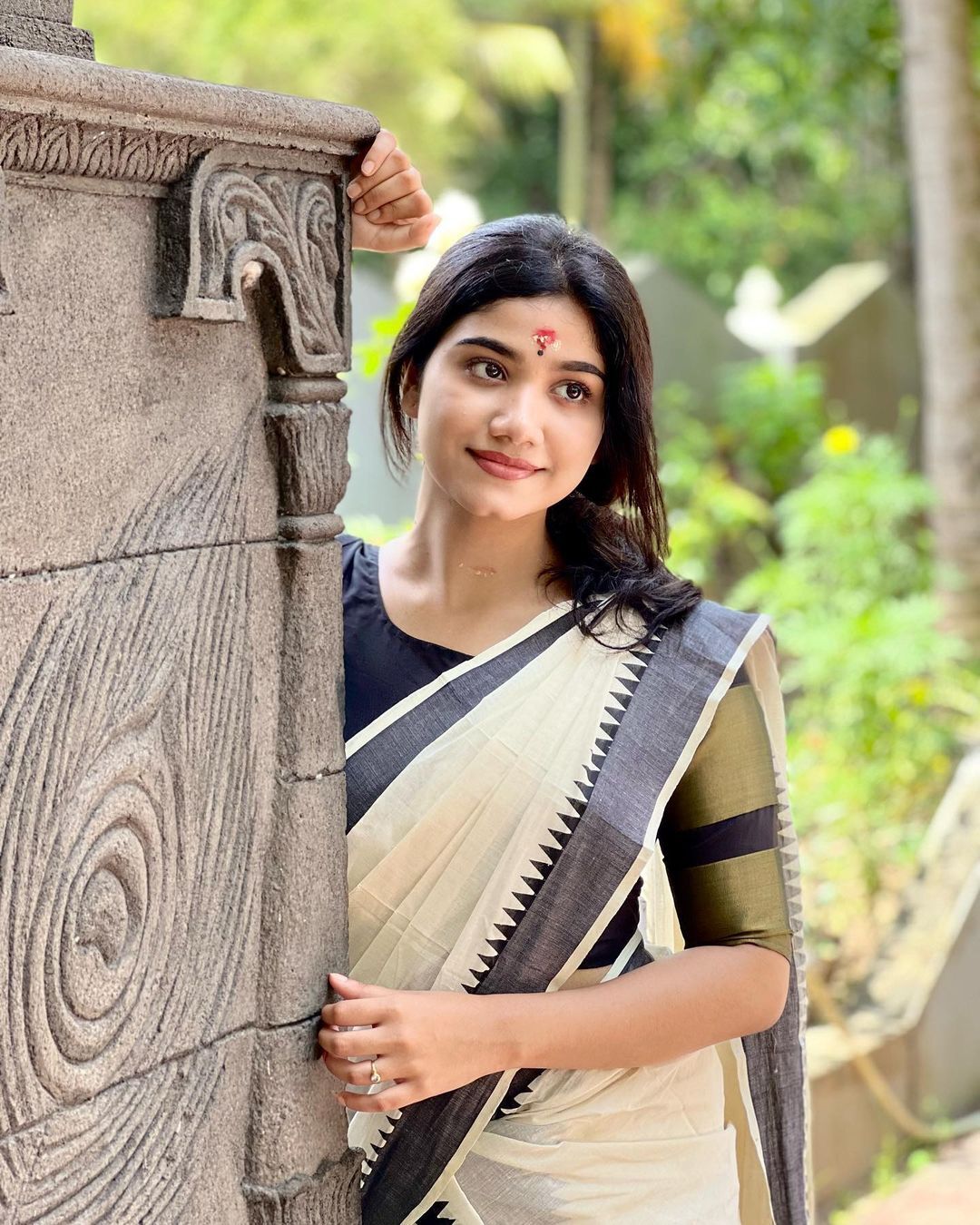 മലയാളികുട്ടിയായി ജസ്‌ന്യ; സോഷ്യൽ മീഡിയ താരത്തിന്റെ തകർപ്പൻ ലുക്കിൽ താരം