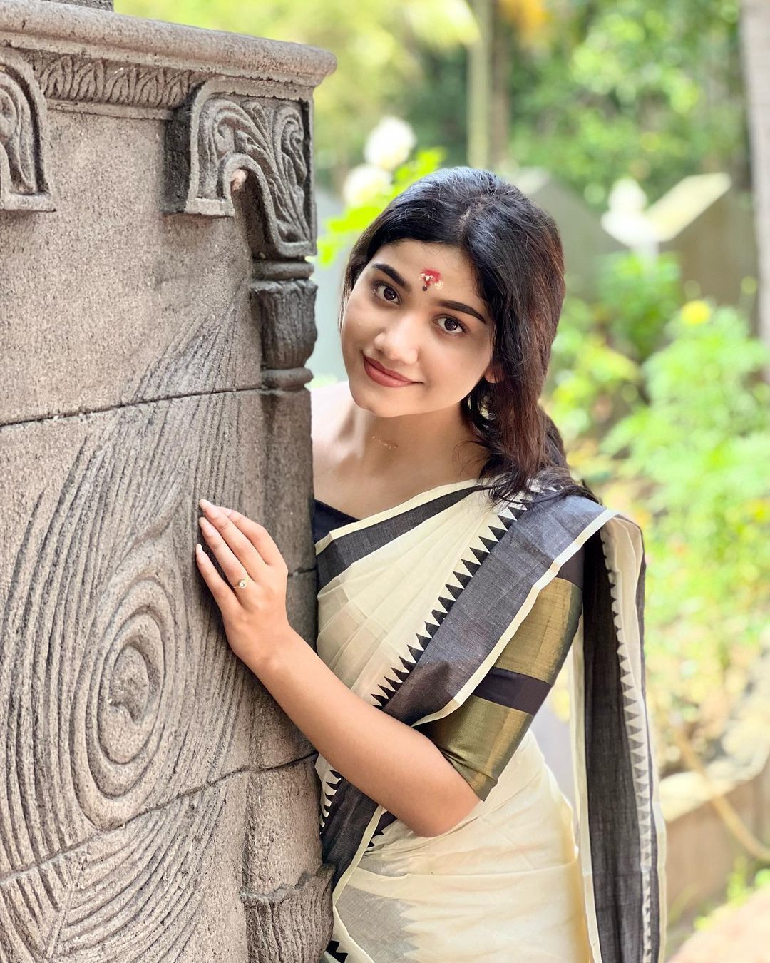 മലയാളികുട്ടിയായി ജസ്‌ന്യ; സോഷ്യൽ മീഡിയ താരത്തിന്റെ തകർപ്പൻ ലുക്കിൽ താരം