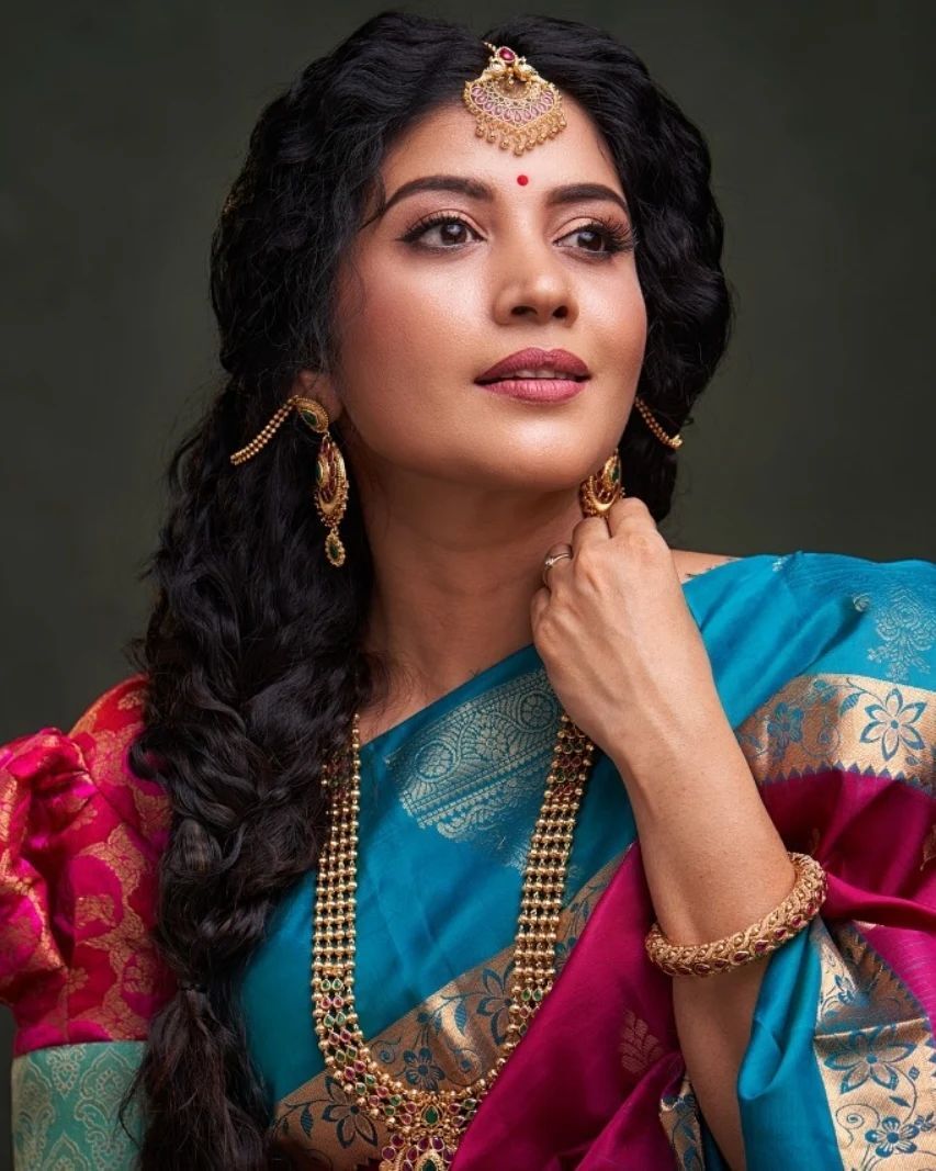 പൂവും പൂക്കളവും മാത്രമല്ല, ഓണത്തിന് ലുക്കും മാറ്റി ശിവദ; നടിയുടെ പുതിയ ലുക്ക് ഏറ്റെടുത്ത് സോഷ്യൽ മീഡിയ