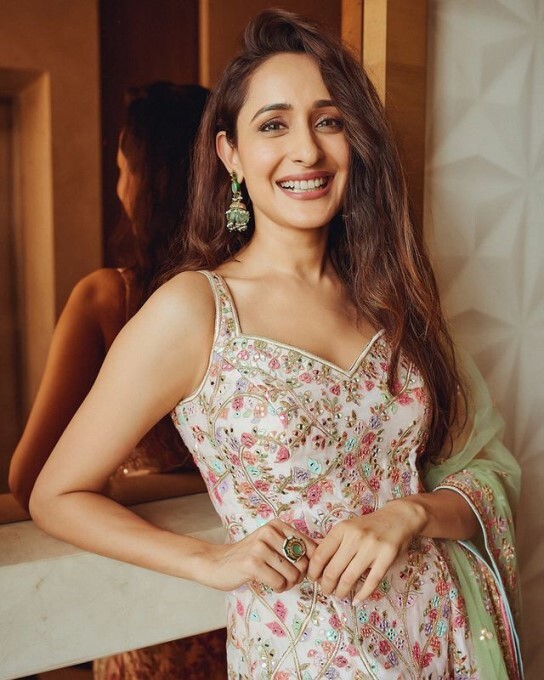 Tollywood Actress Pragya Jaiswal Latest Stunning Photos - Oneindia