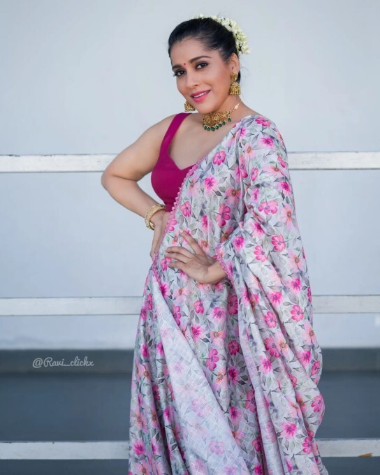 Tollywood Actress Rashmi Gautam Set Internet On Fire With Latest Photos