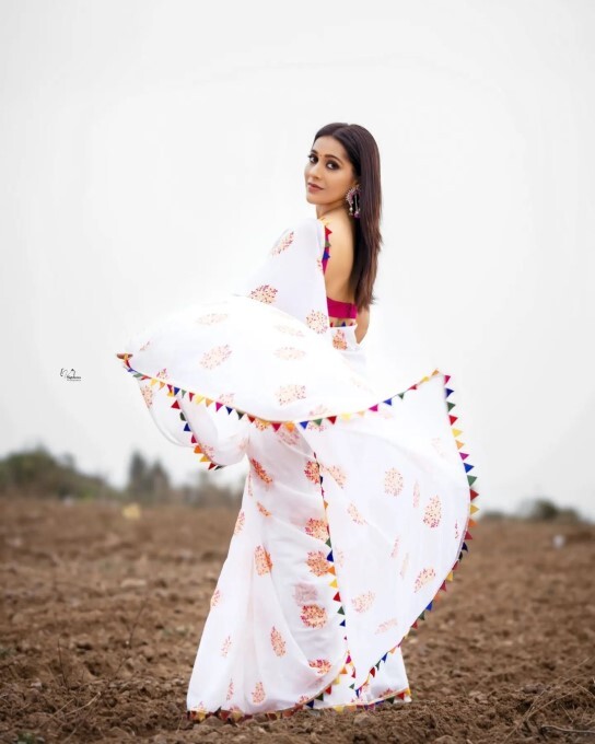 Tollywood Actress Rashmi Gautam Set Internet On Fire With Latest Photos