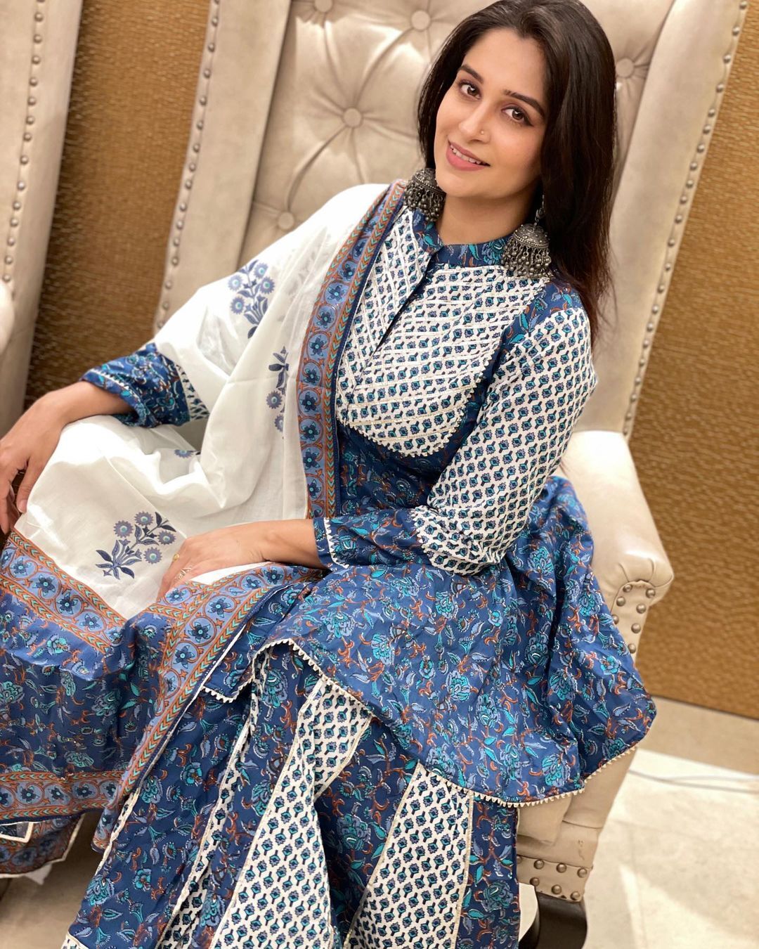 टीवी शोज से दूर रहकर भी करोड़ों में कमाती हैं TV की ये खूबसूरत एक्ट्रेसेस, जानिए क्या है वो तरीका