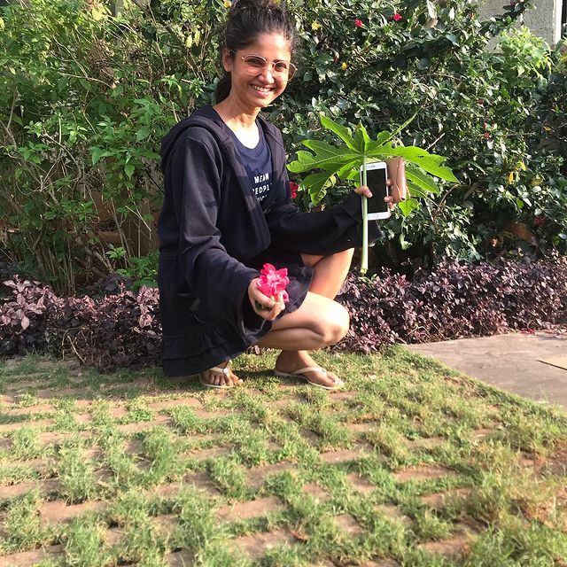 टीवी शोज से दूर रहकर भी करोड़ों में कमाती हैं TV की ये खूबसूरत एक्ट्रेसेस, जानिए क्या है वो तरीका