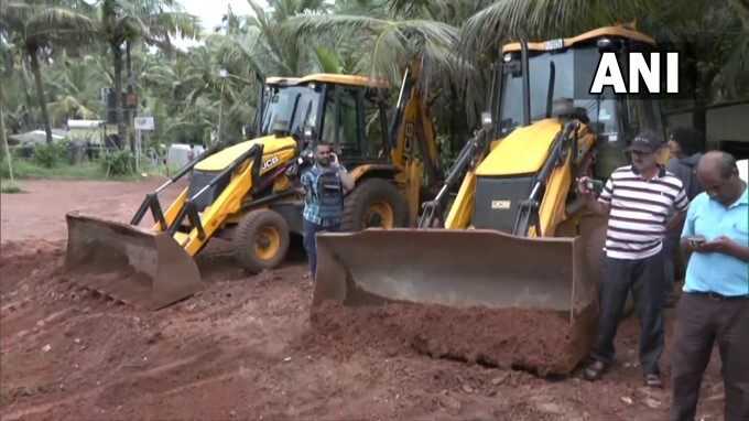 Curlies restaurant at Anjuna being demolished over violation of coastal zone laws