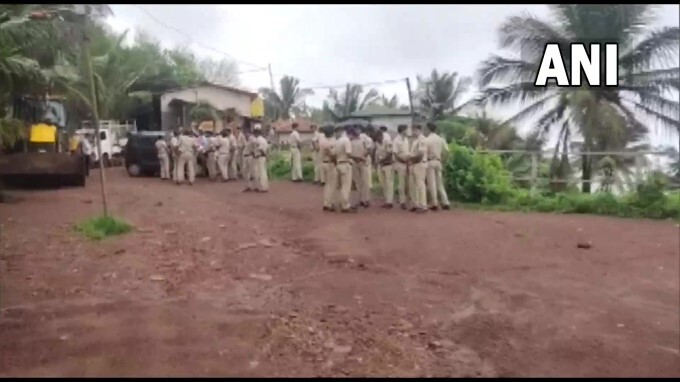 Curlies restaurant at Anjuna being demolished over violation of coastal zone laws