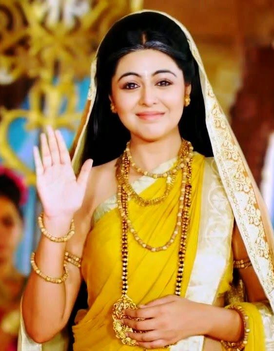 महाभारत में कुंती का किरदार निभाने वाली शफक नाज ने दिखाई हॉटनेस, फैंस बोले- 'तुमसे ये उम्मीद न थी'