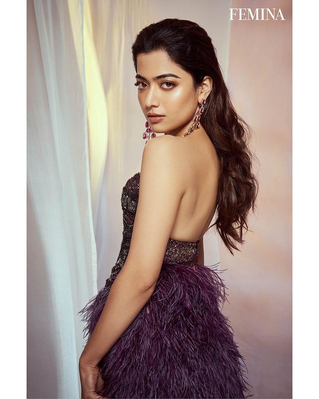 కొంటె చూపులతో కవ్విస్తో న్న రష్మిక మందన్న