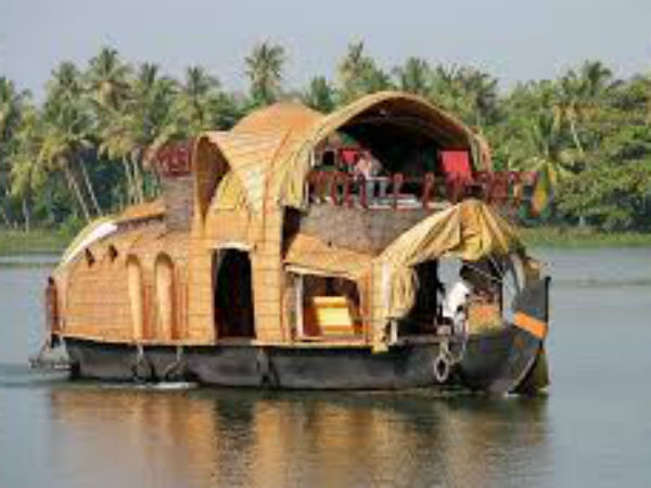 ഹൗസ്‌ബോട്ടില്‍ ഒരു ട്രിപ്പായാലോ; ഇതാ ഇന്ത്യയില്‍ ട്രിപ്പടിക്കേണ്ട ഹൗസ് ബോട്ട് ഡെസ്റ്റിനേഷനുകള്‍
