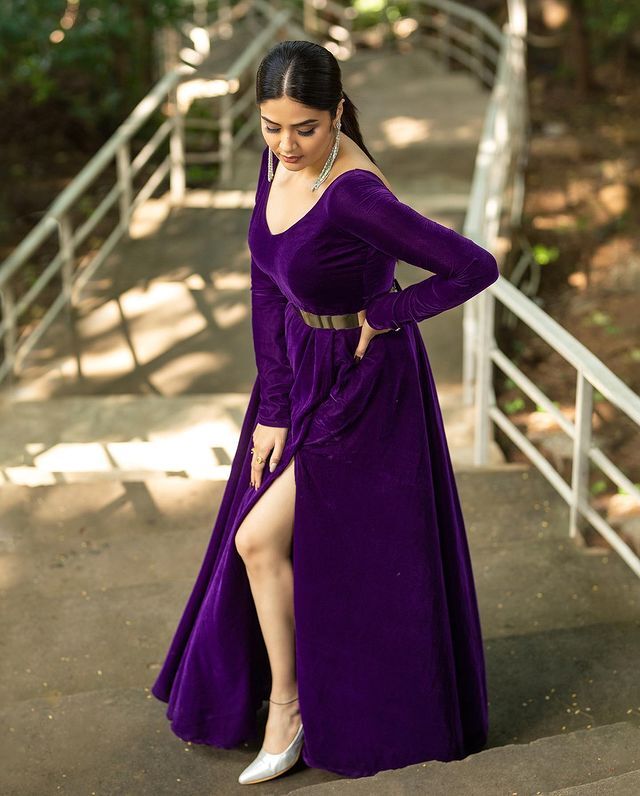  అందాల ప్రదర్శనతో టెంప్ట్ చేస్తున్న శ్రీముఖి