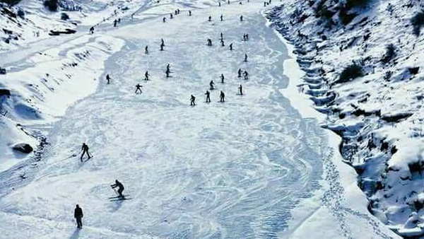 മഞ്ഞുമൂടിയ ഡെസ്റ്റിനേഷനുകള്‍ പൊളിയാണ്: വിദേശത്തേക്കൊന്നും പോകേണ്ട, ഈ സ്ഥലങ്ങള്‍ നോക്കിവെച്ചോളൂ