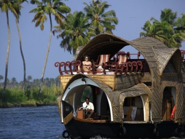 ഹണിമൂണിനുള്ള പ്ലാനിലാണോ? ട്രിപ്പ് ദക്ഷിണേന്ത്യയില്‍ തന്നെയായിക്കോട്ടെ: ഈ 5 സ്ഥലങ്ങള്‍ ബെസ്റ്റ്