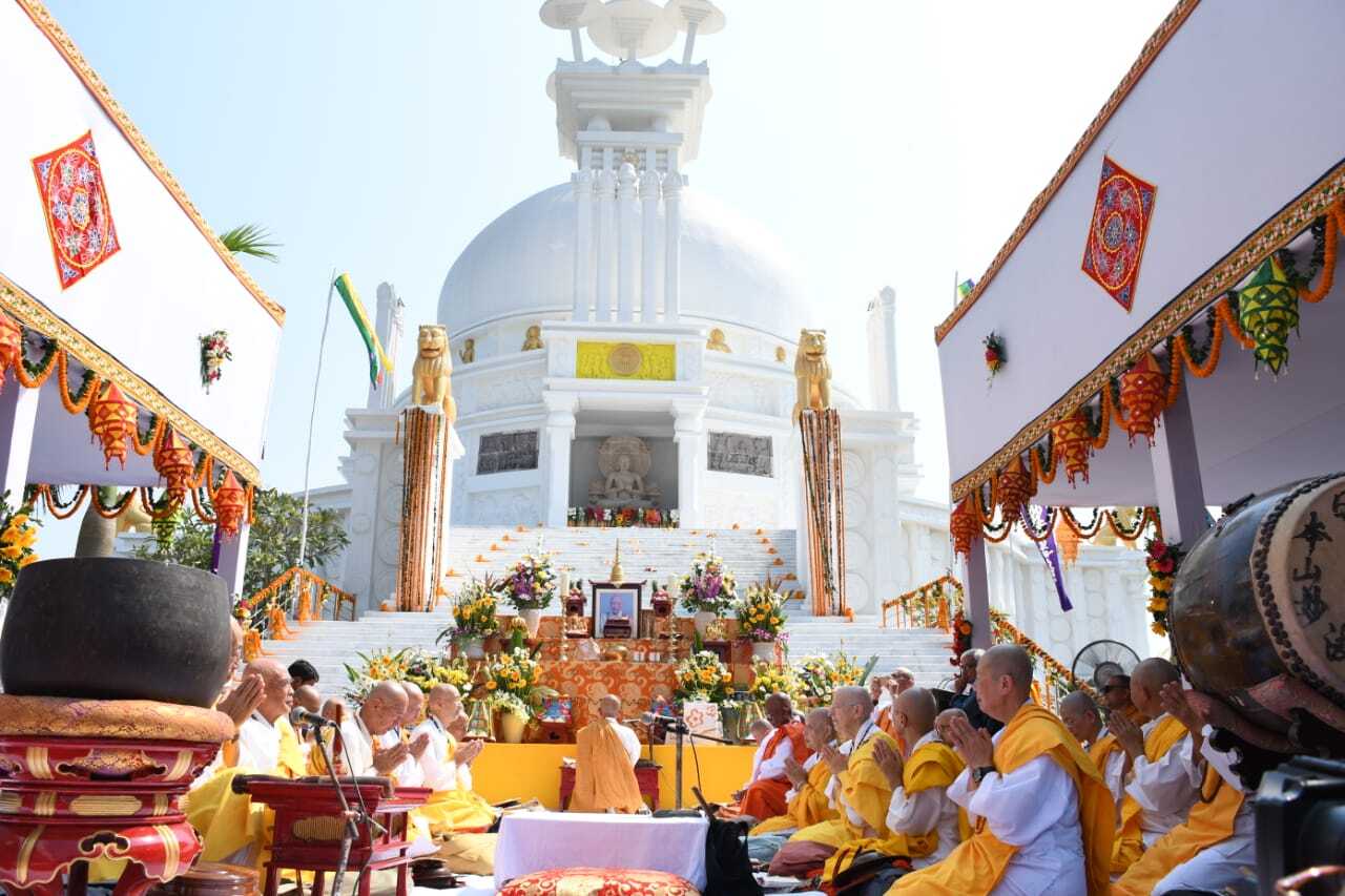 ଧଉଳି ଶାନ୍ତିସ୍ତୂପର ସୁବର୍ଣ୍ଣ ଜୟନ୍ତୀରେ ବୌଦ୍ଧ ସାଧୁସନ୍ଥ