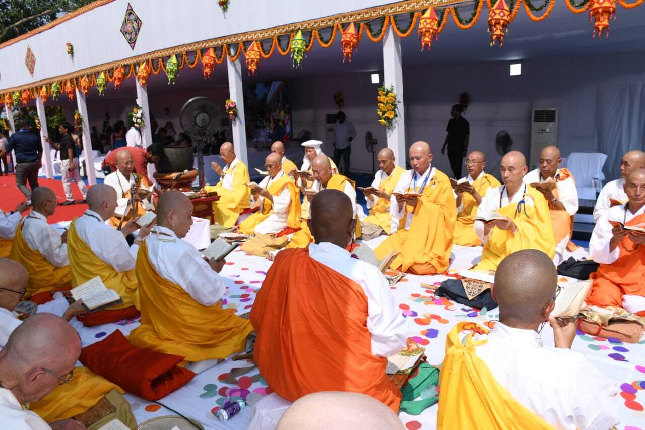 ଧଉଳି ଶାନ୍ତିସ୍ତୂପର ସୁବର୍ଣ୍ଣ ଜୟନ୍ତୀରେ ବୌଦ୍ଧ ସାଧୁସନ୍ଥ