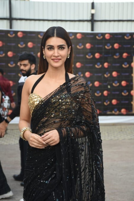 Actress Kriti Sanon Looks Gorgeous In This Black Net Saree
