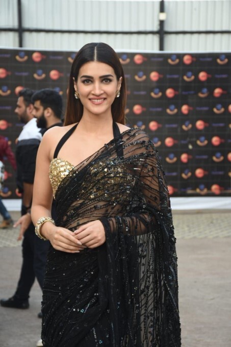Actress Kriti Sanon Looks Gorgeous In This Black Net Saree