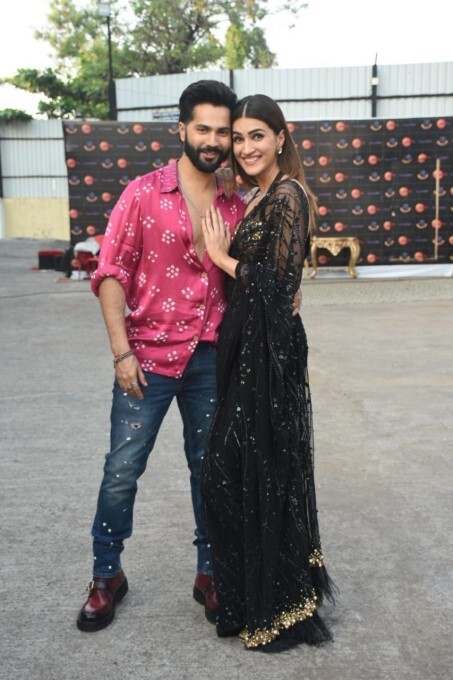 Actress Kriti Sanon Looks Gorgeous In This Black Net Saree
