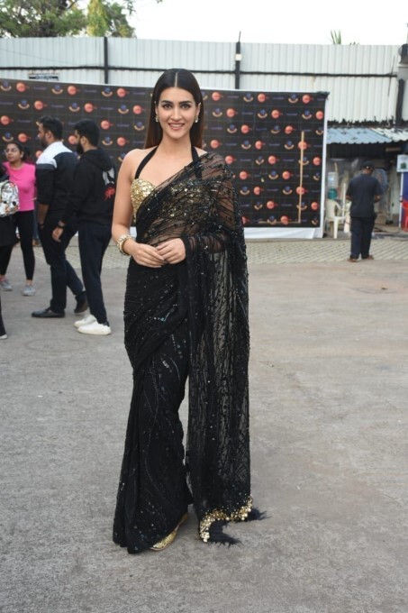 Actress Kriti Sanon Looks Gorgeous In This Black Net Saree