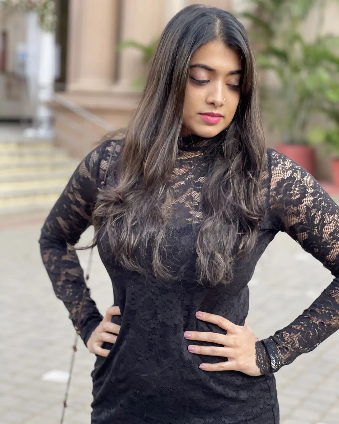 Madhuri Braganza: റെഡിൽ ഗ്ലാമറസായി മാധുരി... വരാൽ നായികയുടെ സ്റ്റൈലൻ ലുക്ക് ഏറ്റെടുത്ത് ആരാധകർ