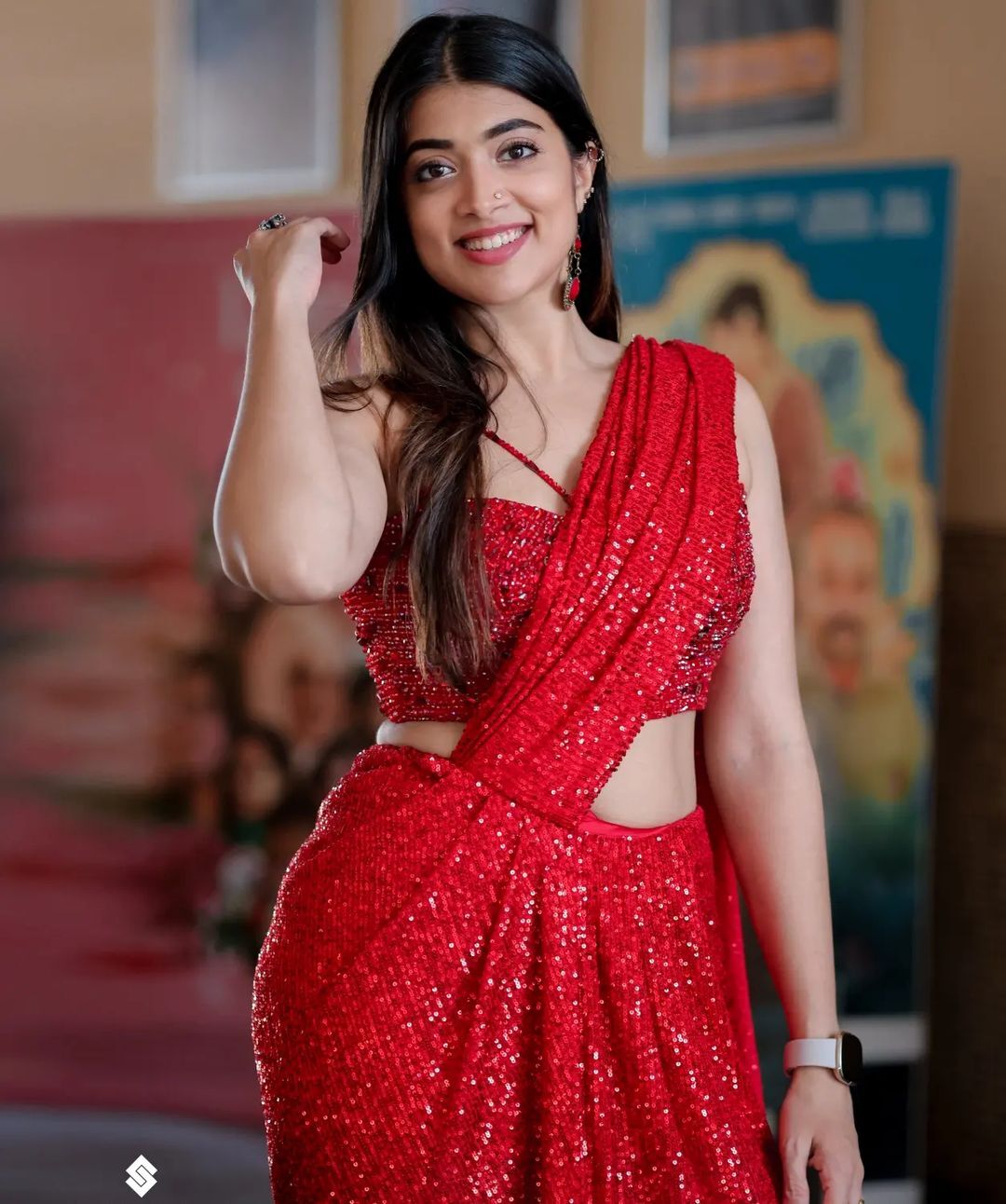 Madhuri Braganza: റെഡിൽ ഗ്ലാമറസായി മാധുരി... വരാൽ നായികയുടെ സ്റ്റൈലൻ ലുക്ക് ഏറ്റെടുത്ത് ആരാധകർ
