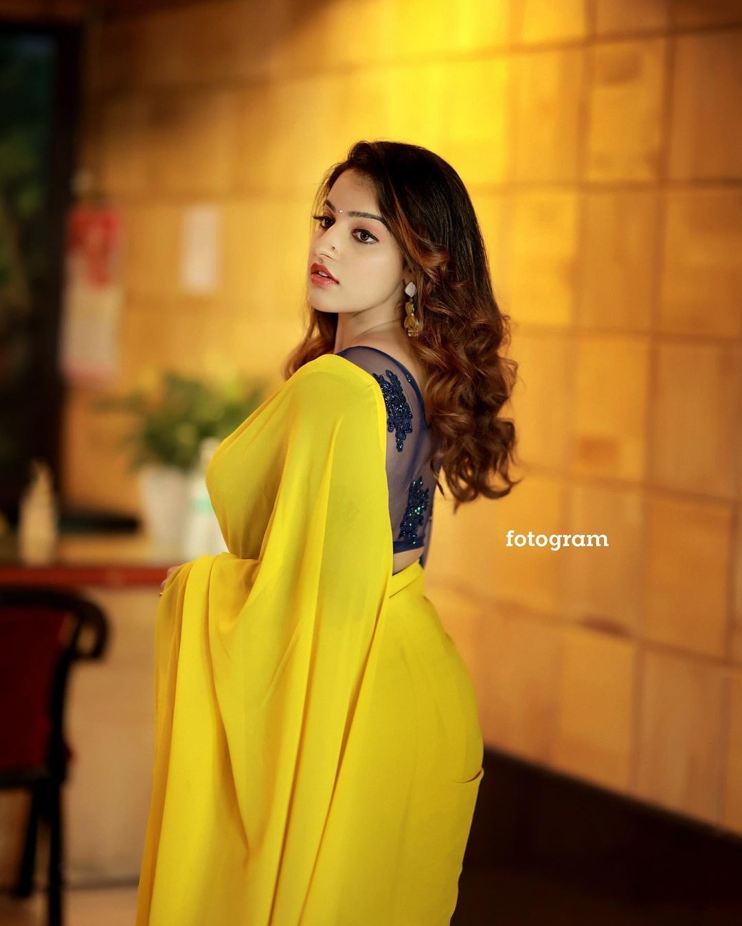 Malavika Menon: മഞ്ഞയിൽ തിളങ്ങി മാളവിക മേനോൻ... ആരാധകർ ഏറ്റെടുത്ത താരത്തിന്റെ പുത്തൻ ലുക്ക് കാണാം
