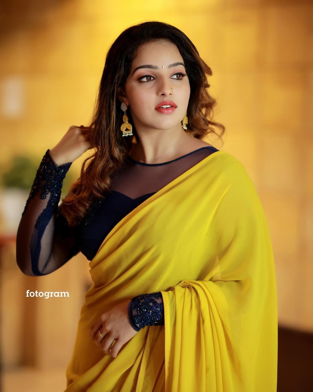Malavika Menon: മഞ്ഞയിൽ തിളങ്ങി മാളവിക മേനോൻ... ആരാധകർ ഏറ്റെടുത്ത താരത്തിന്റെ പുത്തൻ ലുക്ക് കാണാം