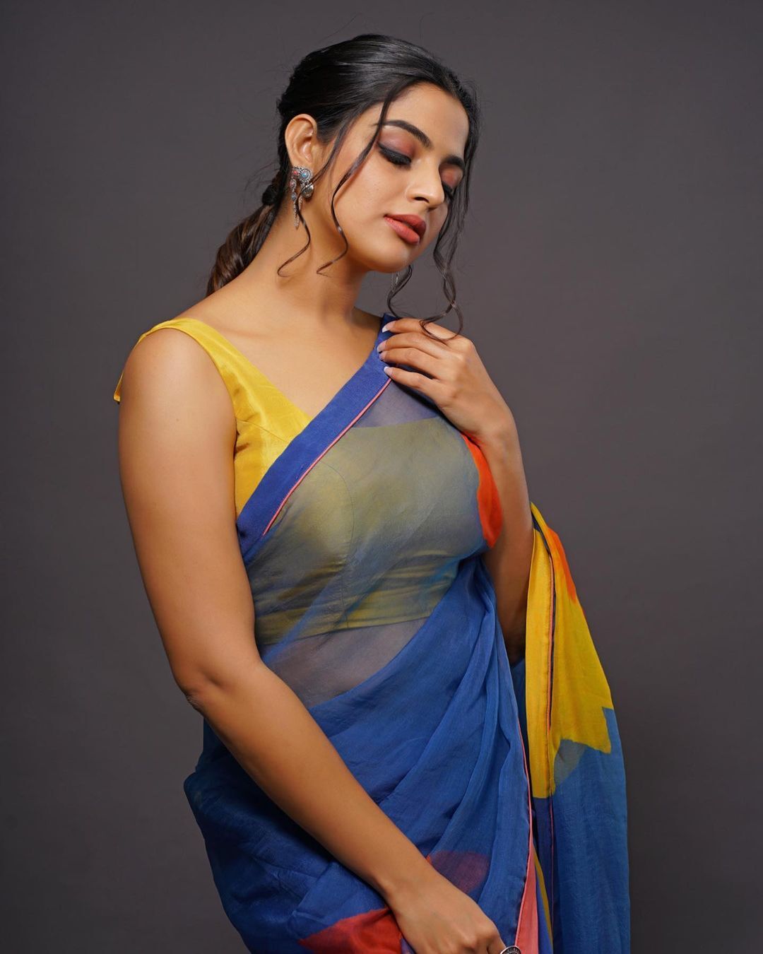 Nikhila Vimal: സിംപിൾ സുന്ദരിയായി നിഖില വിമൽ... കൊച്ചിയിൽ തരംഗമായി നടി, ചിത്രങ്ങൾ കാണാം