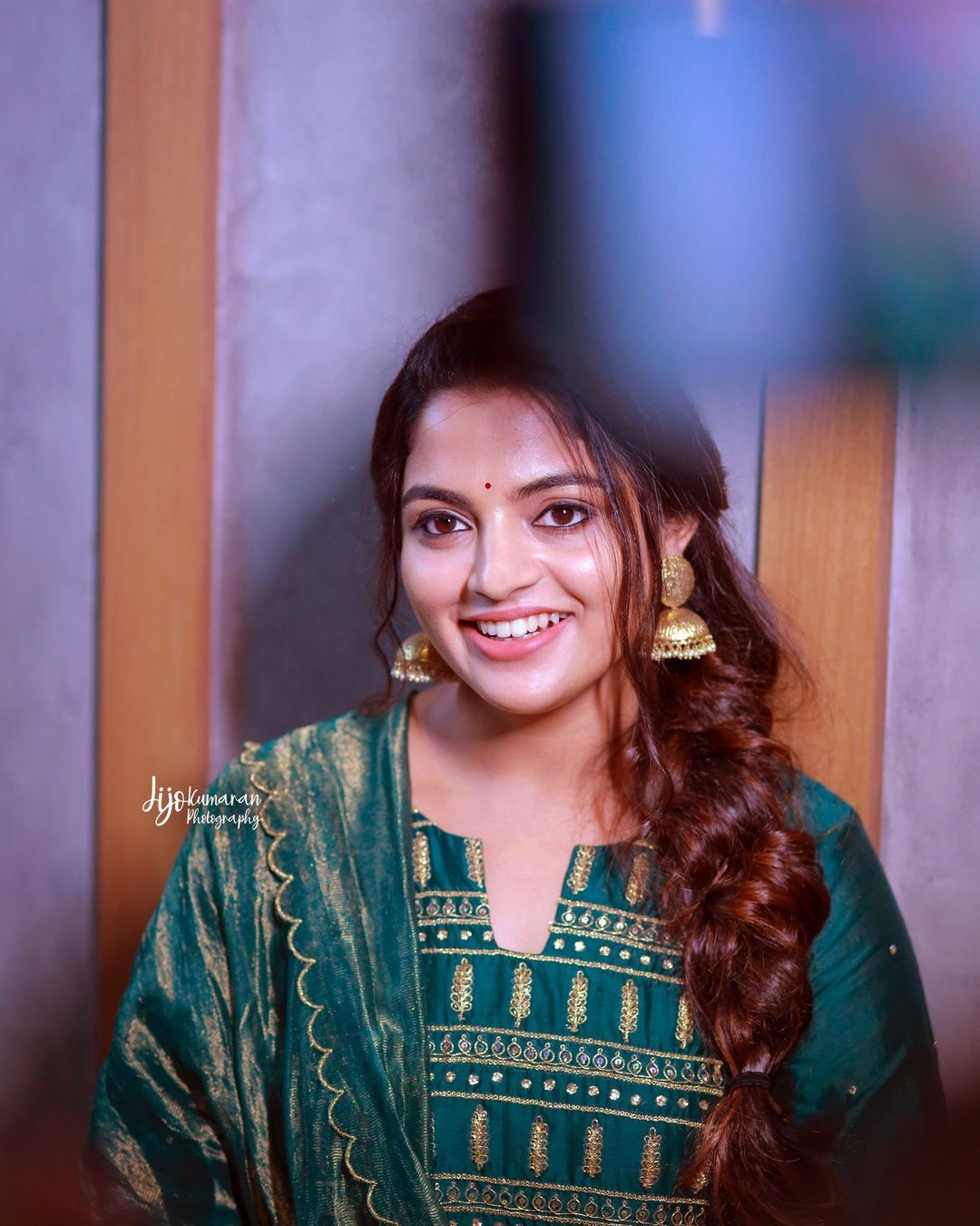 Nikhila Vimal: സിംപിൾ സുന്ദരിയായി നിഖില വിമൽ... കൊച്ചിയിൽ തരംഗമായി നടി, ചിത്രങ്ങൾ കാണാം