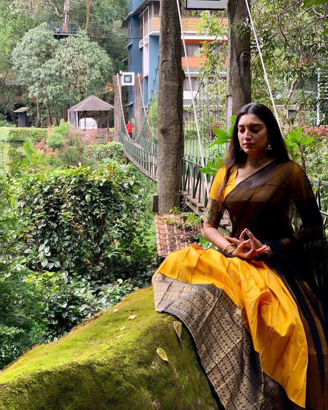 Rithu Manthra: 'മനം മയക്കുന്ന സൗന്ദര്യം'; ധാവണിയിൽ ഹോട്ടായി റിതു മന്ത്ര!