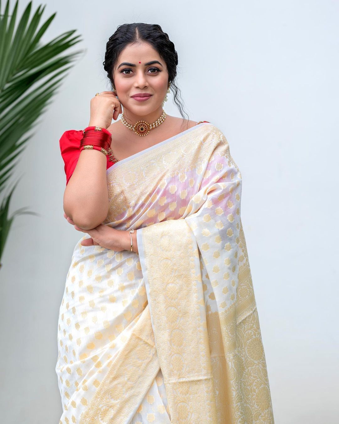 സ്റ്റൈലിഷ് മേക്കോവറിൽ ഷംന കാസിം... പുതിയ സിനിമയിലെ ലുക്കാണോ എന്ന് ആരാധകർ